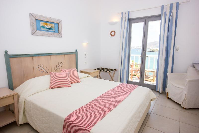 Готель Paros Bay Parasporos Екстер'єр фото